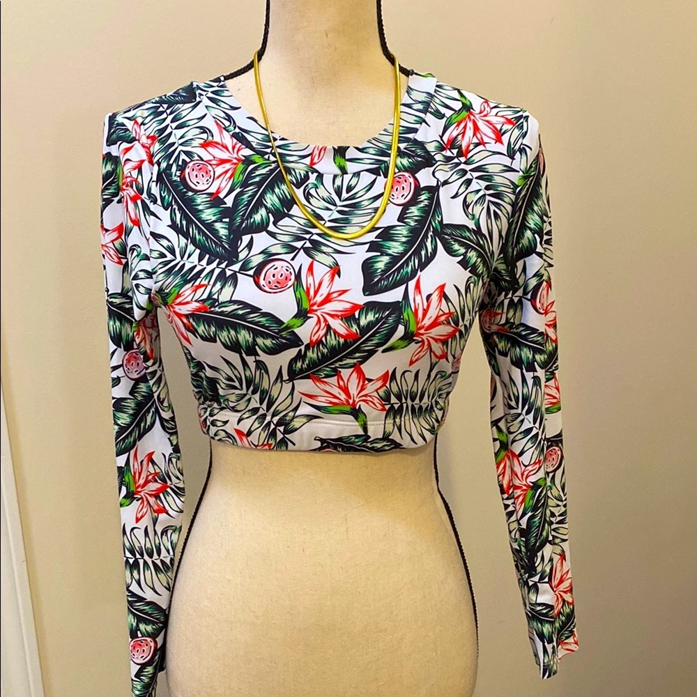 Long Sleeve Cropped Bathing Top w/Cups Sz M